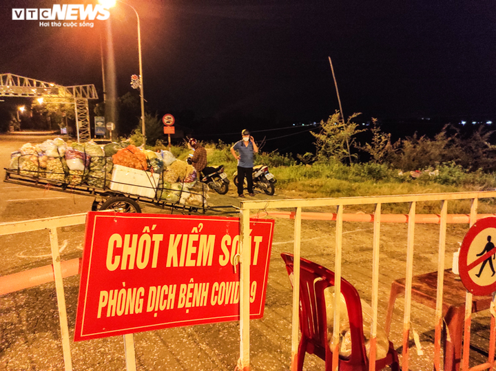 Ảnh: Tiểu thương Hà Tĩnh thức khuya, dậy sớm, vất vả mưu sinh giữa tâm dịch - 6