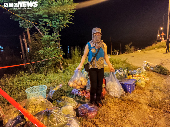 Ảnh: Tiểu thương Hà Tĩnh thức khuya, dậy sớm, vất vả mưu sinh giữa tâm dịch - 8