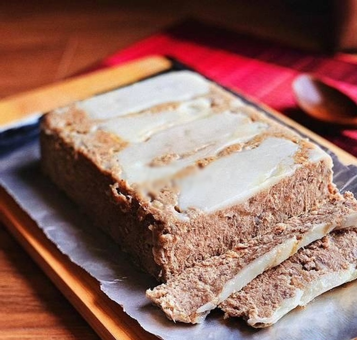 Tiệm bánh mì 60 năm không đổi vị: Xe xếp hàng mua nườm nượp, pate ăn ‘bao ghiền’ - 4