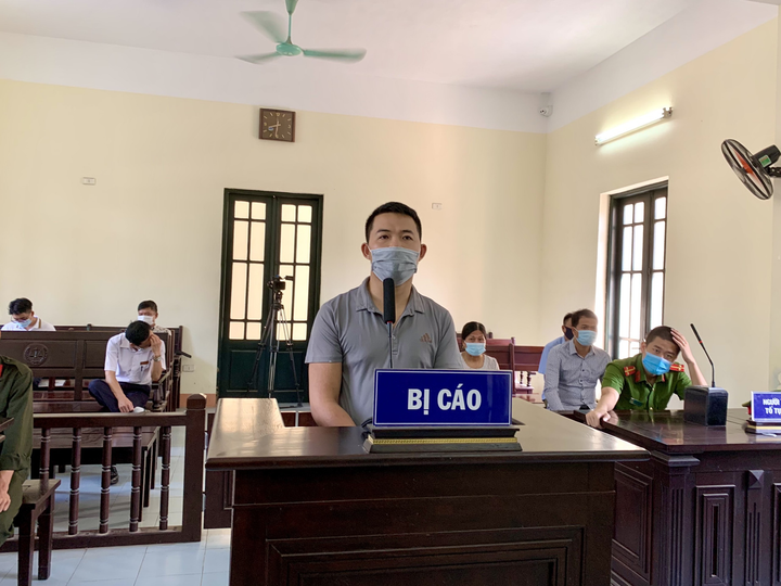 Phạt 2 năm tù gã đàn ông say xỉn đấm công an tại chốt kiểm dịch - 1