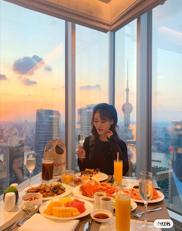 Hé lộ cuộc sống giả dối của các quý cô giàu có ‘fake’ - 5