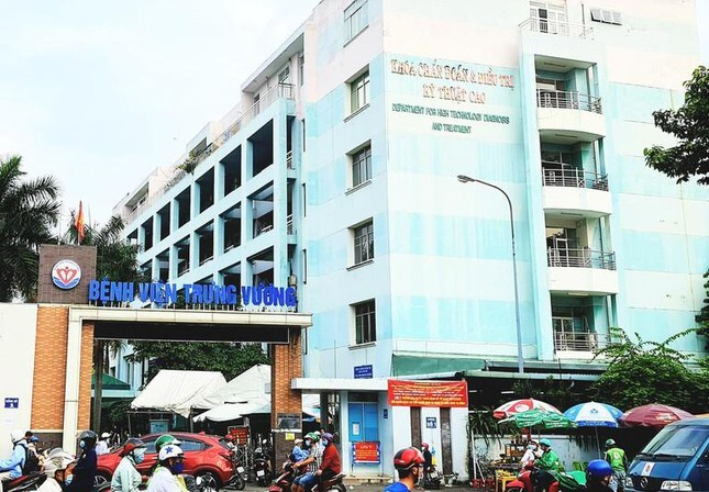 TP.HCM: Một điều dưỡng Bệnh viện Trưng Vương nghi mắc COVID-19 - 1