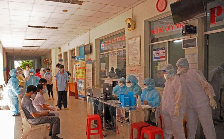 TP.HCM: Quá 3 người tụ tập nơi công cộng, lãnh đạo địa phương chịu trách nhiệm - 1