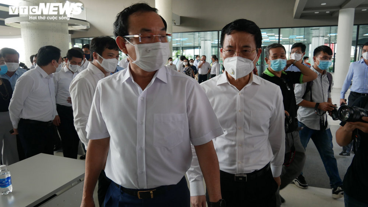 TP.HCM bắt đầu chiến dịch tiêm vaccine COVID-19 lớn nhất lịch sử - 2