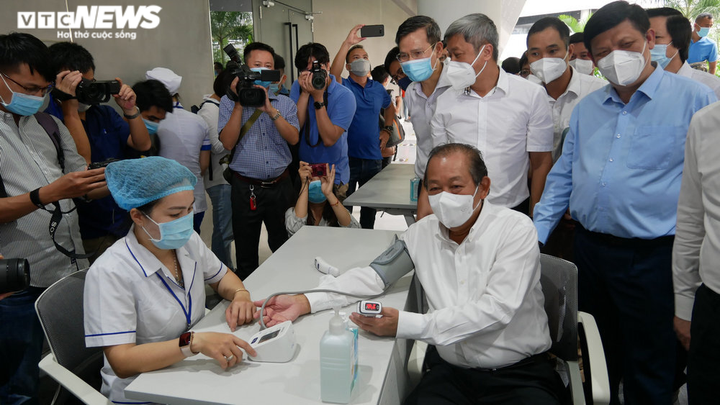 TP.HCM bắt đầu chiến dịch tiêm vaccine COVID-19 lớn nhất lịch sử - 1