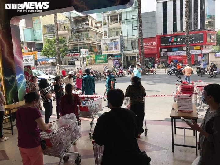 TP.HCM đóng cửa tạm thời Big C quận 10 do liên quan ca nghi mắc COVID-19 - 1