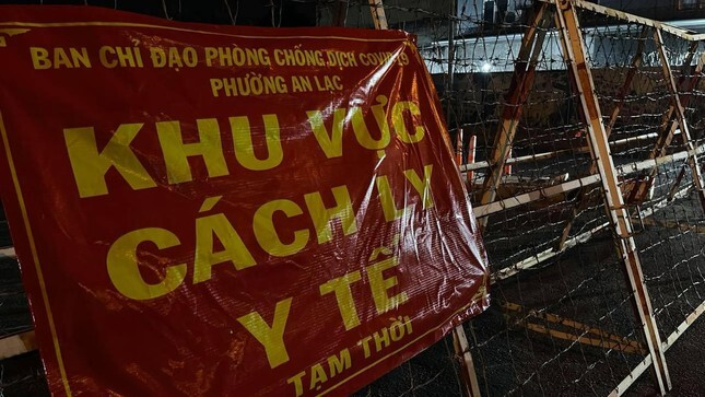 Ảnh: Phong tỏa 3 khu phố với gần 56.000 người ở TP.HCM - 2