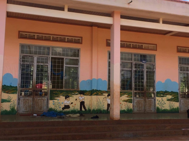 Thi thể thiếu nữ đang phân huỷ trong phòng học ở Đắk Lắk - 1