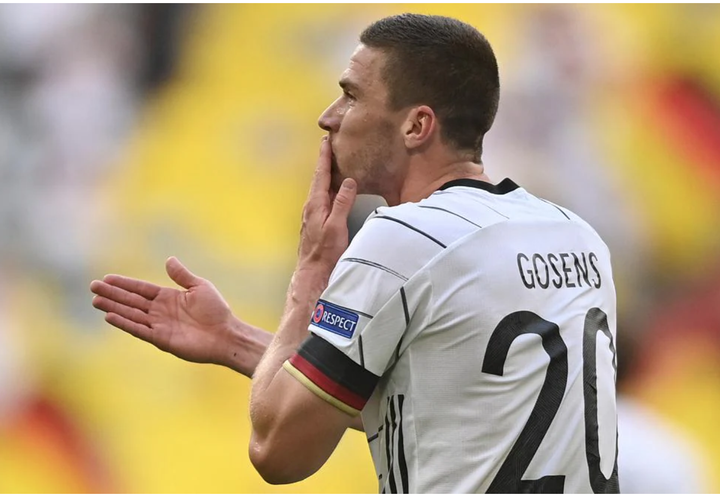 Robin Gosens: 'Lần này, tôi không đổi áo với Ronaldo' - 1