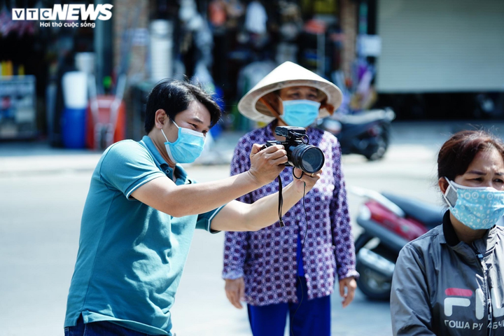 Khoảnh khắc phóng viên VTC News băng rừng, lội suối, đi vào tâm dịch tác nghiệp - 9