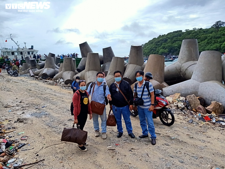 Khoảnh khắc phóng viên VTC News băng rừng, lội suối, đi vào tâm dịch tác nghiệp - 17