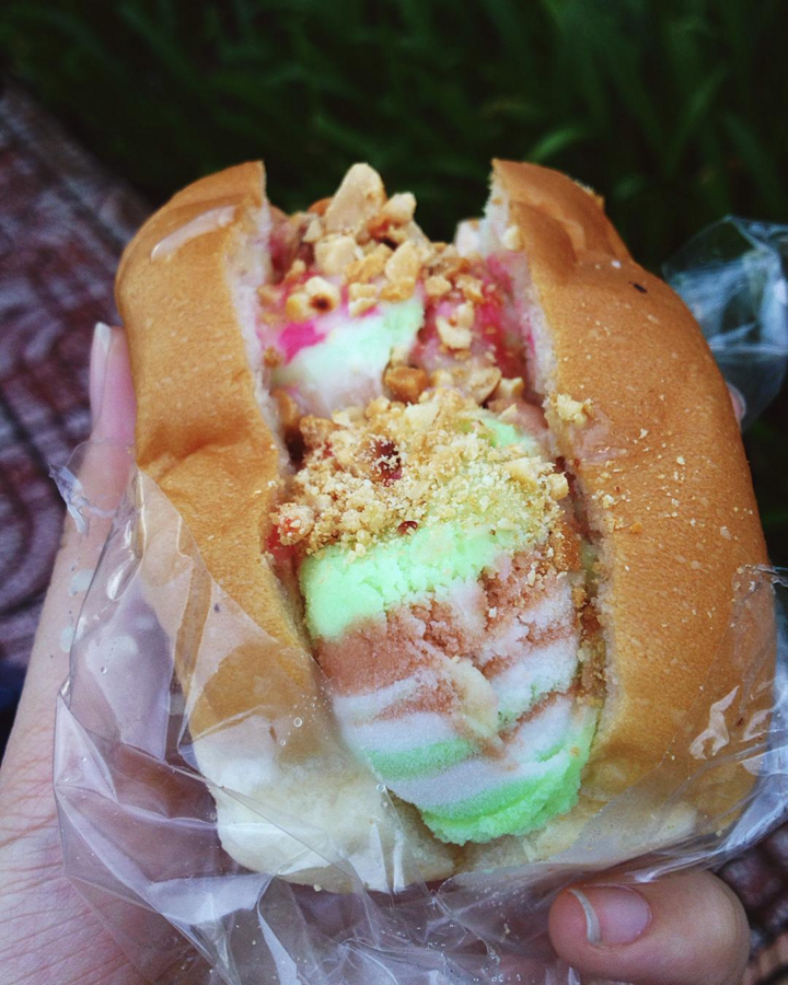 Bánh mì kẹp kem và tiếng leng keng gọi ký ức tuổi thơ ùa về của thế hệ 7X-8X - 3