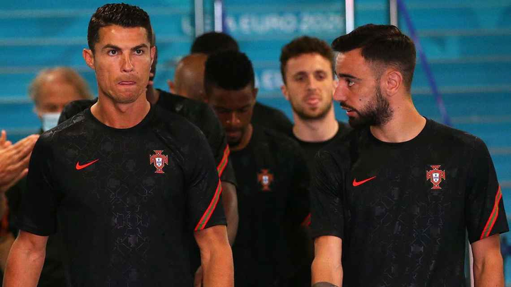 EURO 2020: Chìm trong cái bóng Ronaldo, Bruno Fernandes sa sút khó tin - 1