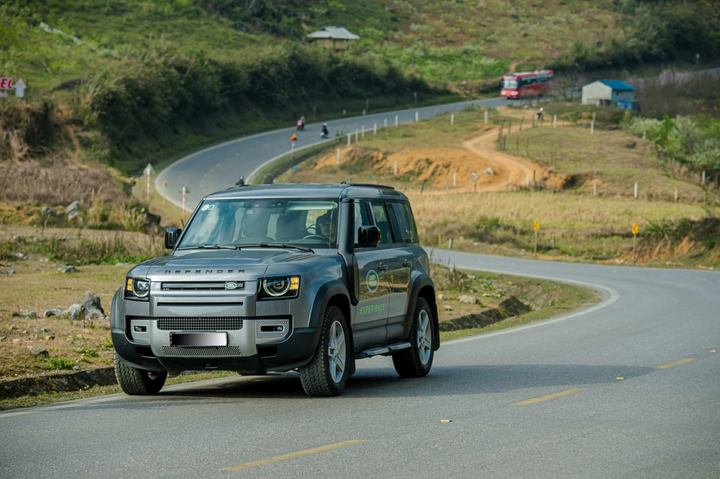 Land Rover Defender - mẫu SUV địa hình được mong đợi - 10