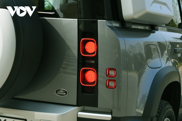 Land Rover Defender - mẫu SUV địa hình được mong đợi - 15