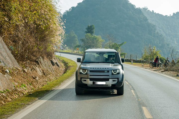Land Rover Defender - mẫu SUV địa hình được mong đợi - 8