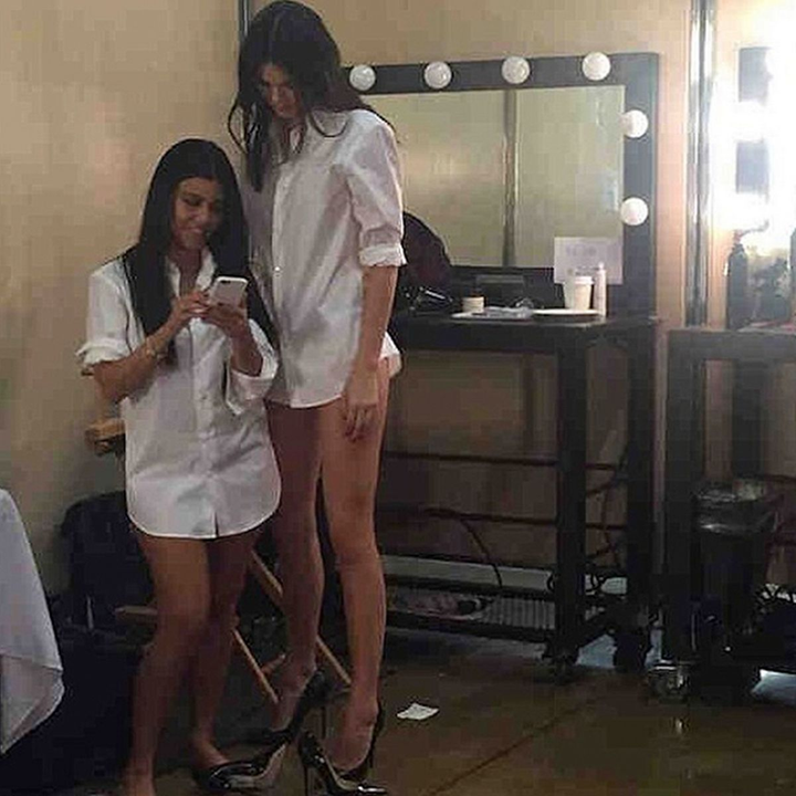 Dành cho cô nàng '3 mét bẻ đôi': Đứng cạnh Kendall Jenner, trông bạn thế này đây - 2