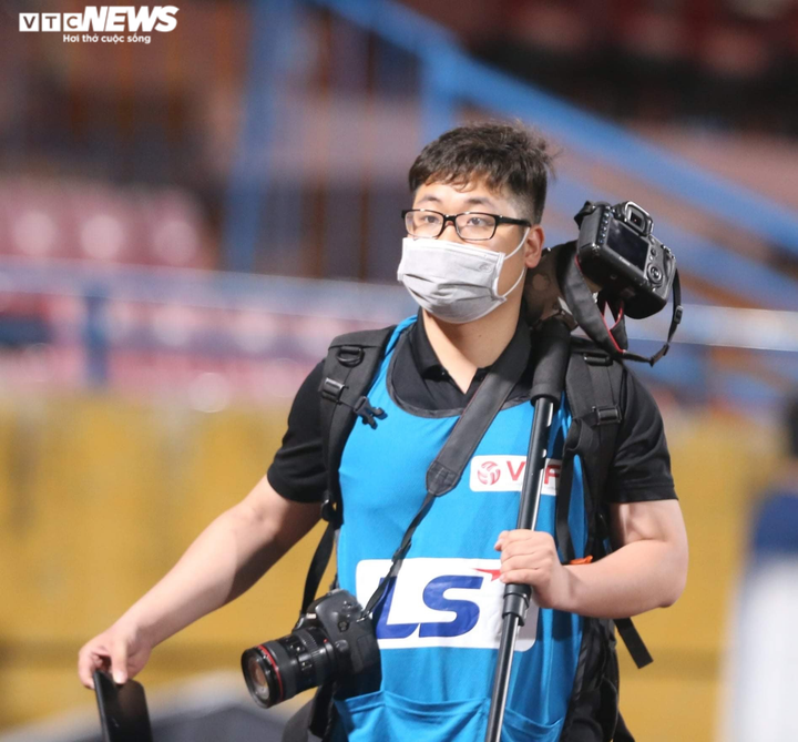 Khoảnh khắc phóng viên VTC News băng rừng, lội suối, đi vào tâm dịch tác nghiệp - 21