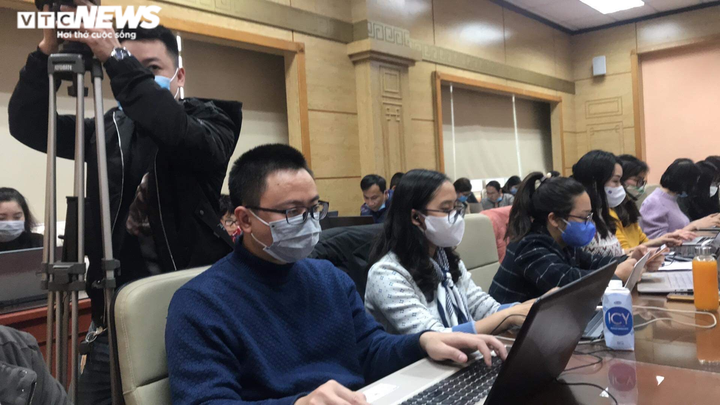 Khoảnh khắc phóng viên VTC News băng rừng, lội suối, đi vào tâm dịch tác nghiệp - 11