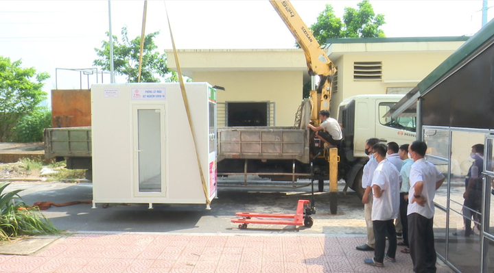 Trao tặng buồng lấy mẫu xét nghiệm COVID-19 cho huyện Đông Anh, Hà Nội - 1