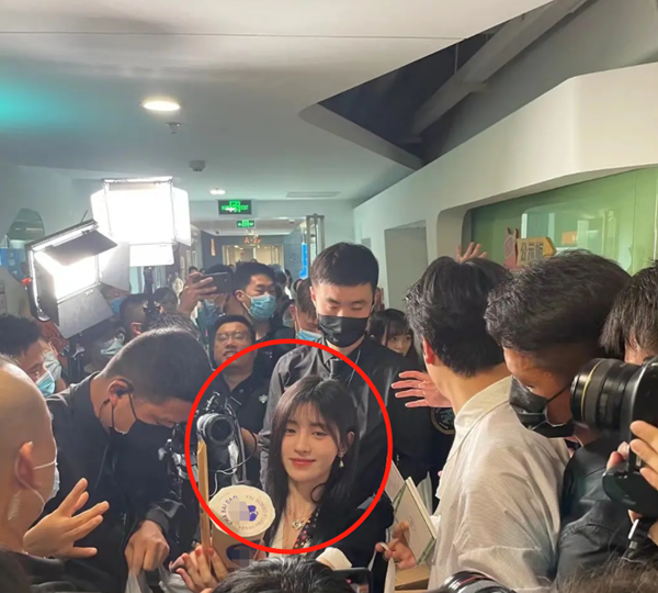 Nhan sắc thật của Cúc Tịnh Y khiến fan thất vọng não nề - 3