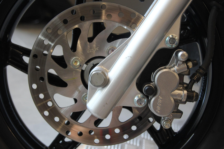 'Đập hộp' VinFast Klara S mới toanh, kiểm tra 'hàng hiệu' bên trong - 14