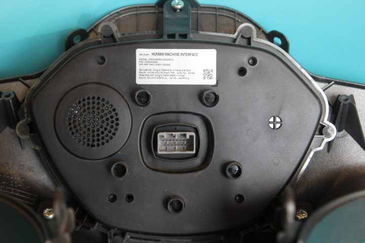 'Đập hộp' VinFast Klara S mới toanh, kiểm tra 'hàng hiệu' bên trong - 8