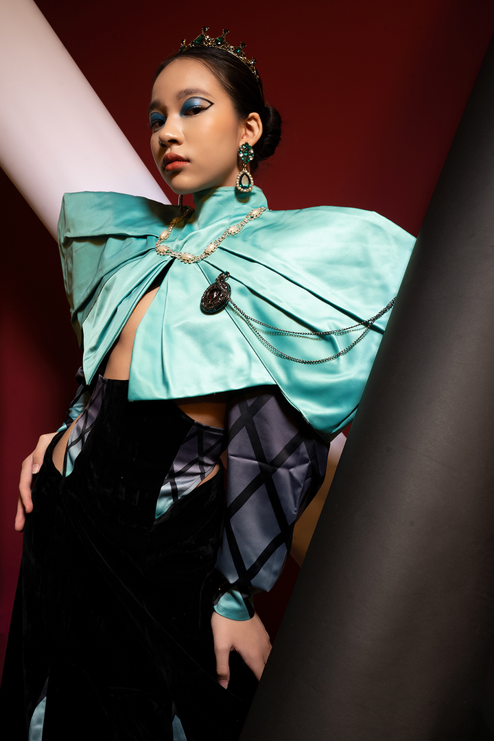 Mẫu nhí khoe thần thái hút hồn như nữ hoàng bước ra từ xứ sở thần tiên - 1