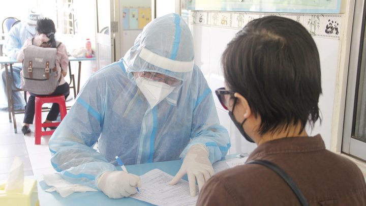 Chiến dịch tiêm vaccine lịch sử ở TP.HCM: Sợ không được tiêm hơn sợ tác dụng phụ - 3