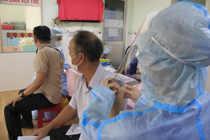 Bộ trưởng Y tế: Phải tiết kiệm nhân lực vì cuộc chiến với dịch bệnh còn dài - 2