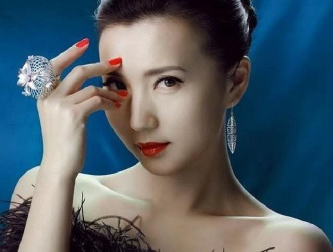 Vì sao 'Điêu Thuyền' Trần Hảo gây tranh cãi khi được phong giáo sư? - 2