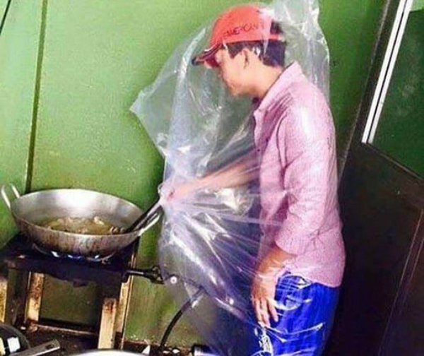 Giật mình trước các 'tuyệt chiêu phòng thủ' của đấng mày râu khi vào bếp - 4