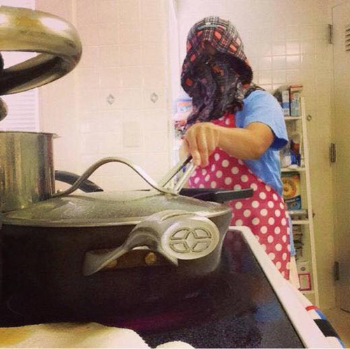 Giật mình trước các 'tuyệt chiêu phòng thủ' của đấng mày râu khi vào bếp - 3