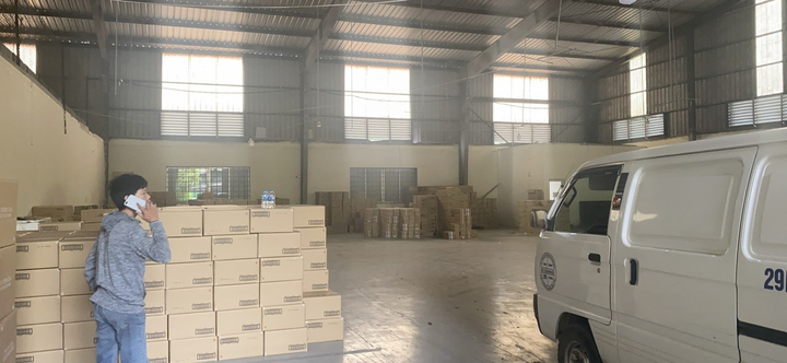 Tổng tấn công 8 kho hàng Hà Nội, Hưng Yên livestream bán hàng không rõ nguồn gốc - 1