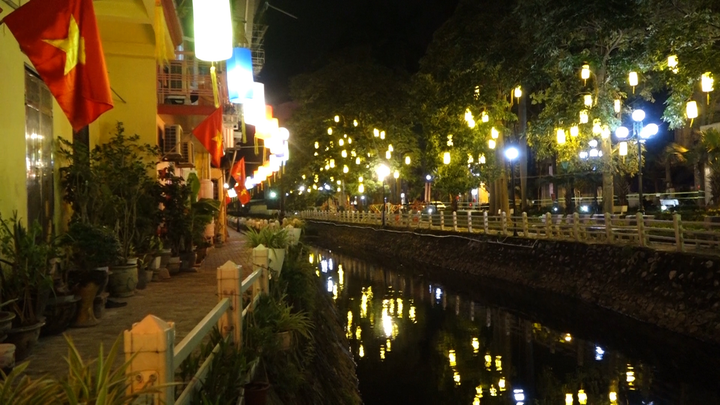 Hà Nội nghiên cứu triển khai phố ẩm thực đêm kết hợp đi bộ gần hồ Trúc Bạch - 1