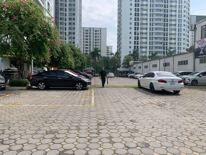 Cư dân tố chủ đầu tư Rice City Linh Đàm biến sân vườn thành bãi gửi xe - 3