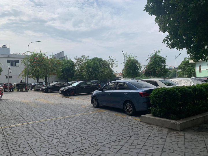 Cư dân tố chủ đầu tư Rice City Linh Đàm biến sân vườn thành bãi gửi xe - 2