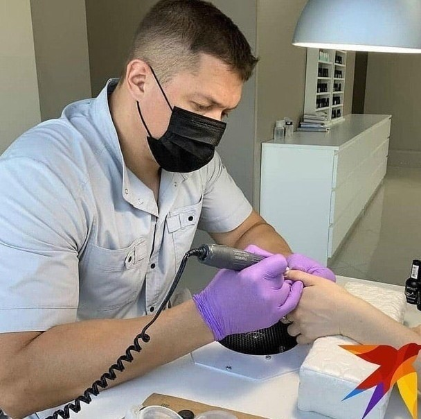 Đại úy Nga ra quân, chọn nghề làm móng cho chị em - 3