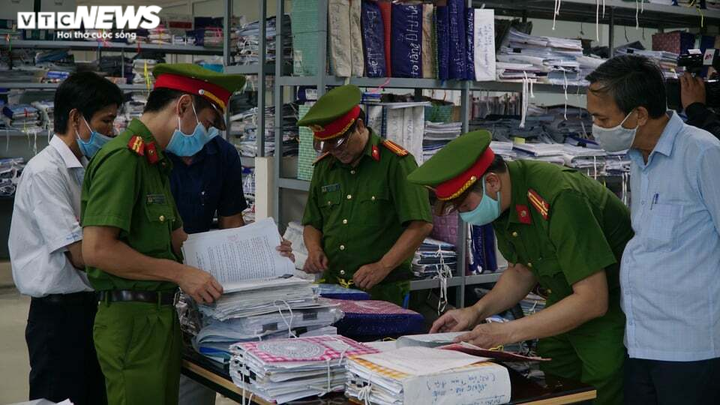 Kê khống mộ để 'rút ruột' ngân sách: Khởi tố thêm 3 chuyên viên ở TP Huế - 1