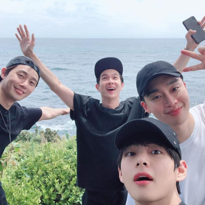 Hội bạn thân của Park Seo Joon: Điểm danh toàn mỹ nam nổi tiếng cả thế giới - 4