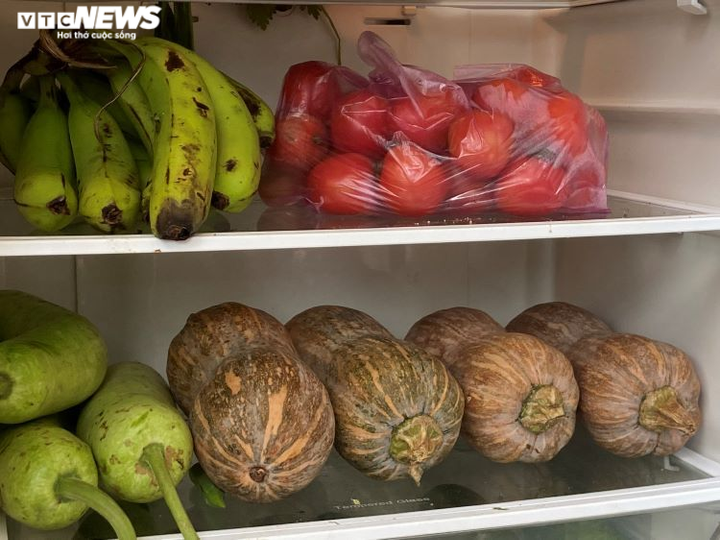 'Tủ lạnh cộng đồng' ấm tình người ở tâm dịch TP.HCM: Nếu thiếu cứ lấy tự nhiên - 2