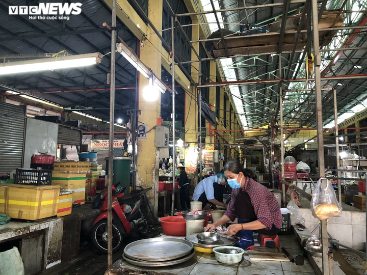 Ảnh: Hàng hóa chất đầy kệ, người Sài Gòn không cần lo thiếu thực phẩm - 5