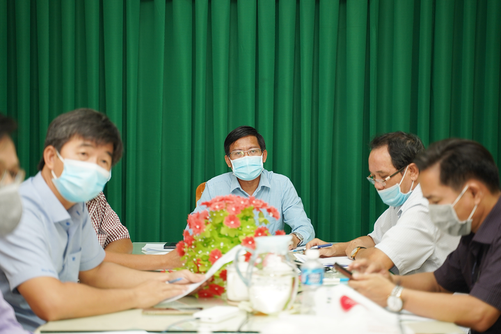 Một người nghi mắc COVID-19 là nhân viên y tế, Bình Thuận họp khẩn - 2