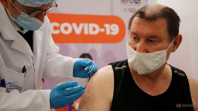 Người chết do COVID-19 tăng đột biến, Nga thắt chặt hạn chế - 1