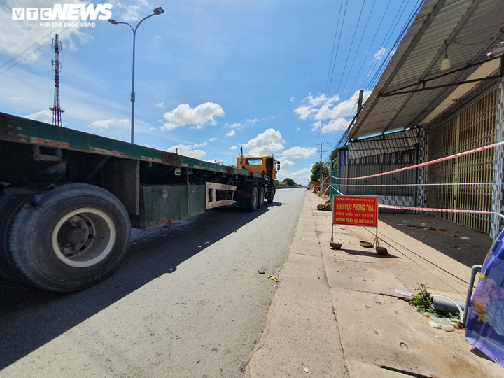 9 người nghi mắc COVID-19 liên quan BN13549 ở Tiền Giang qua Vĩnh Long khám bệnh - 1