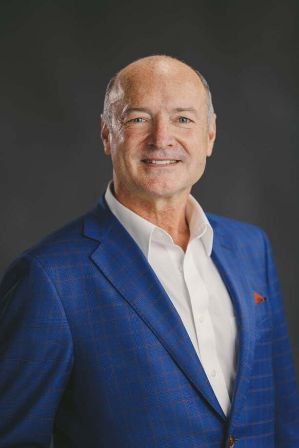 Nguyên chủ tịch trường đại học lớn ở Mỹ nhận nhiệm vụ mới ở Việt Nam - 1