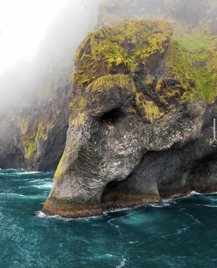 The rock looks like a giant elephant floating in the middle of the sea - Mother Nature's masterpiece - 8