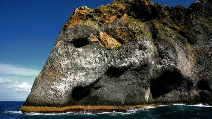 The rock looks like a giant elephant floating in the middle of the sea - Mother Nature's masterpiece - 4