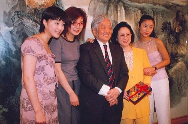 Hậu trường Hoàn Châu Cách Cách: Toàn chuyện xấu hổ, Triệu Vy mang danh trộm quần - 4