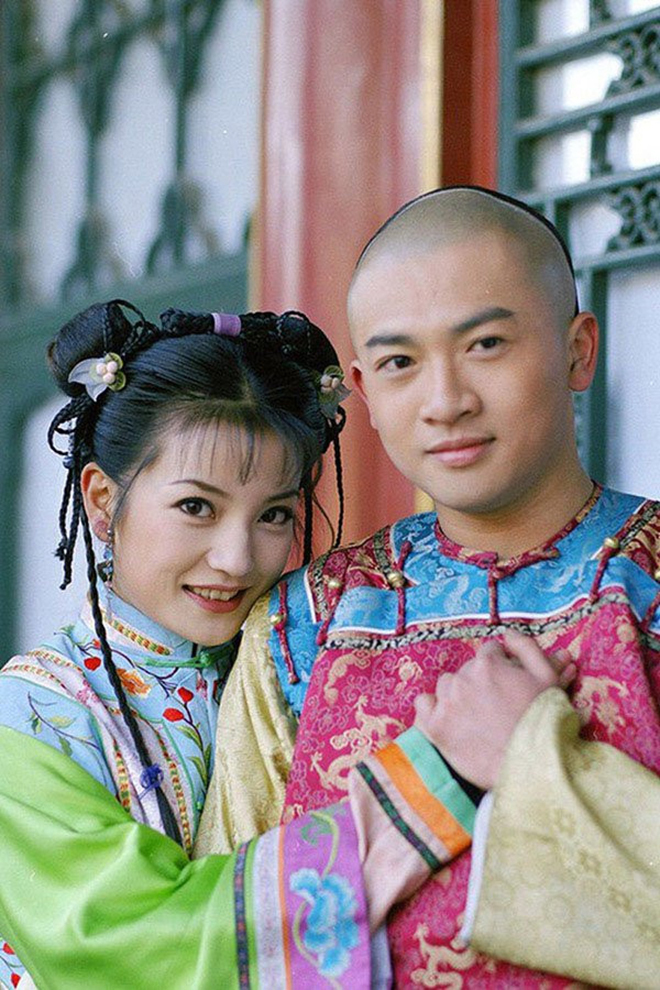 Hậu trường Hoàn Châu Cách Cách: Toàn chuyện xấu hổ, Triệu Vy mang danh trộm quần - 8